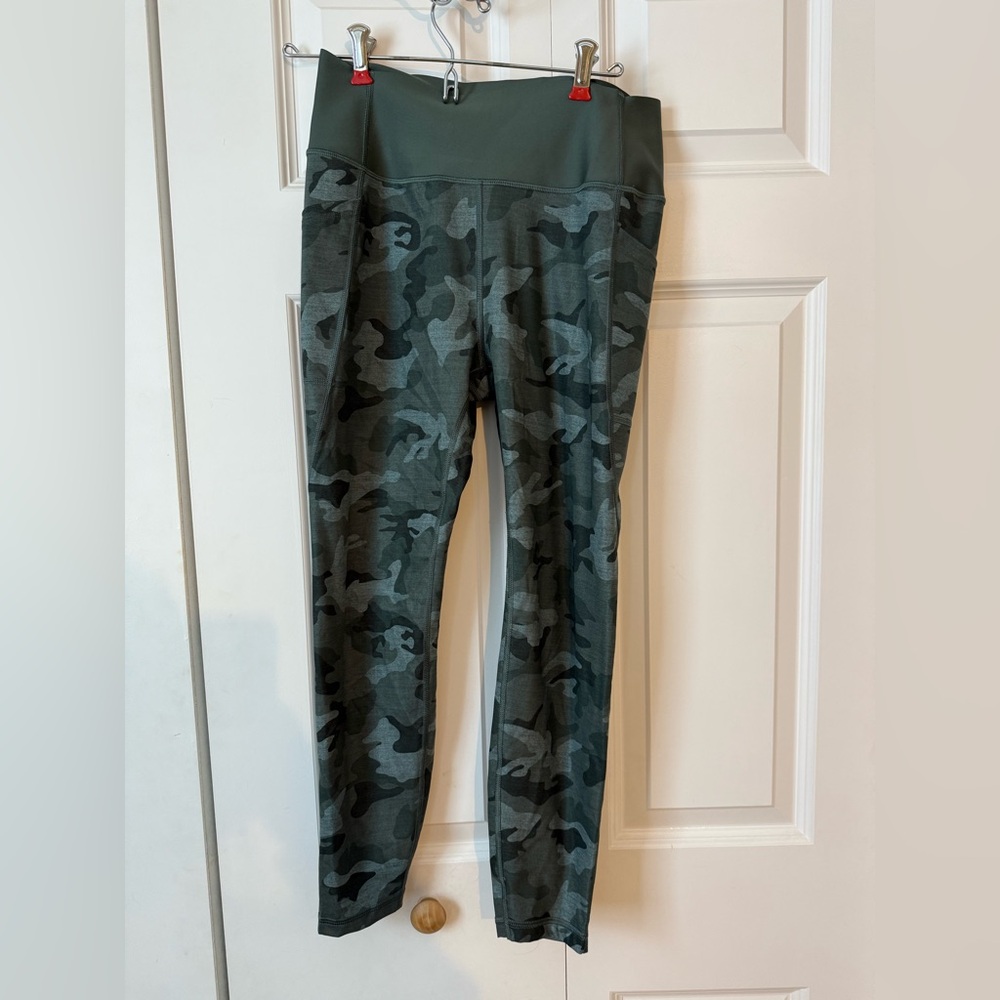Gap GapFit Sculpt Revolution Camo Leggings Sz M